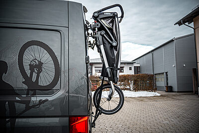 The picture shows the rear carrier for bicycle trailers or baby carriages from PUSHcomponents.