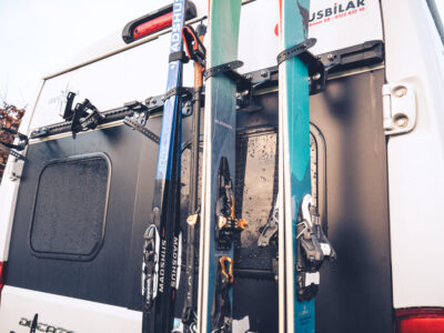 Camper of Swedish Emmi transporting 3 pairs of ski on the back with the PUSHrack.