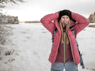 Emelie von Platen in winter outfit im Schnee.